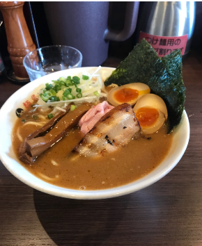 初めまして　新入社員の秋山です！
