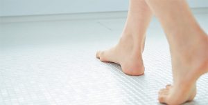 お風呂に床暖【お掃除ラクラクほっカラリ床】